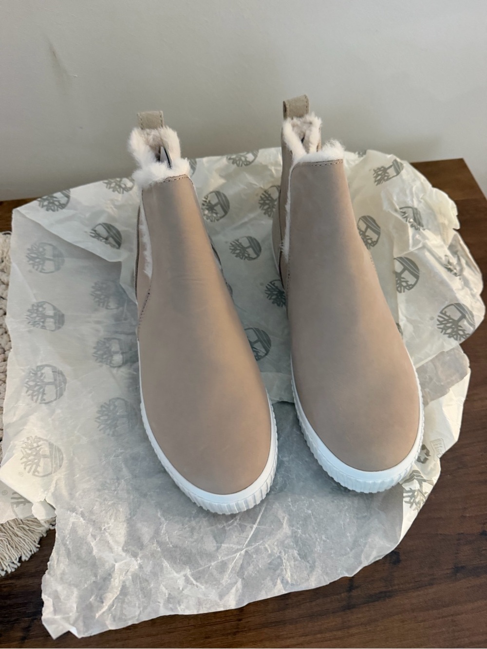 Timberland Women’s Taupe Faux-Shearling Slip-On Boot Sneakers Size 8